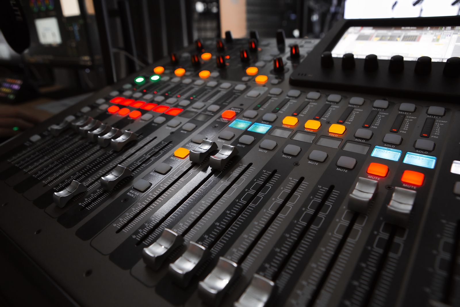 Behringer X32